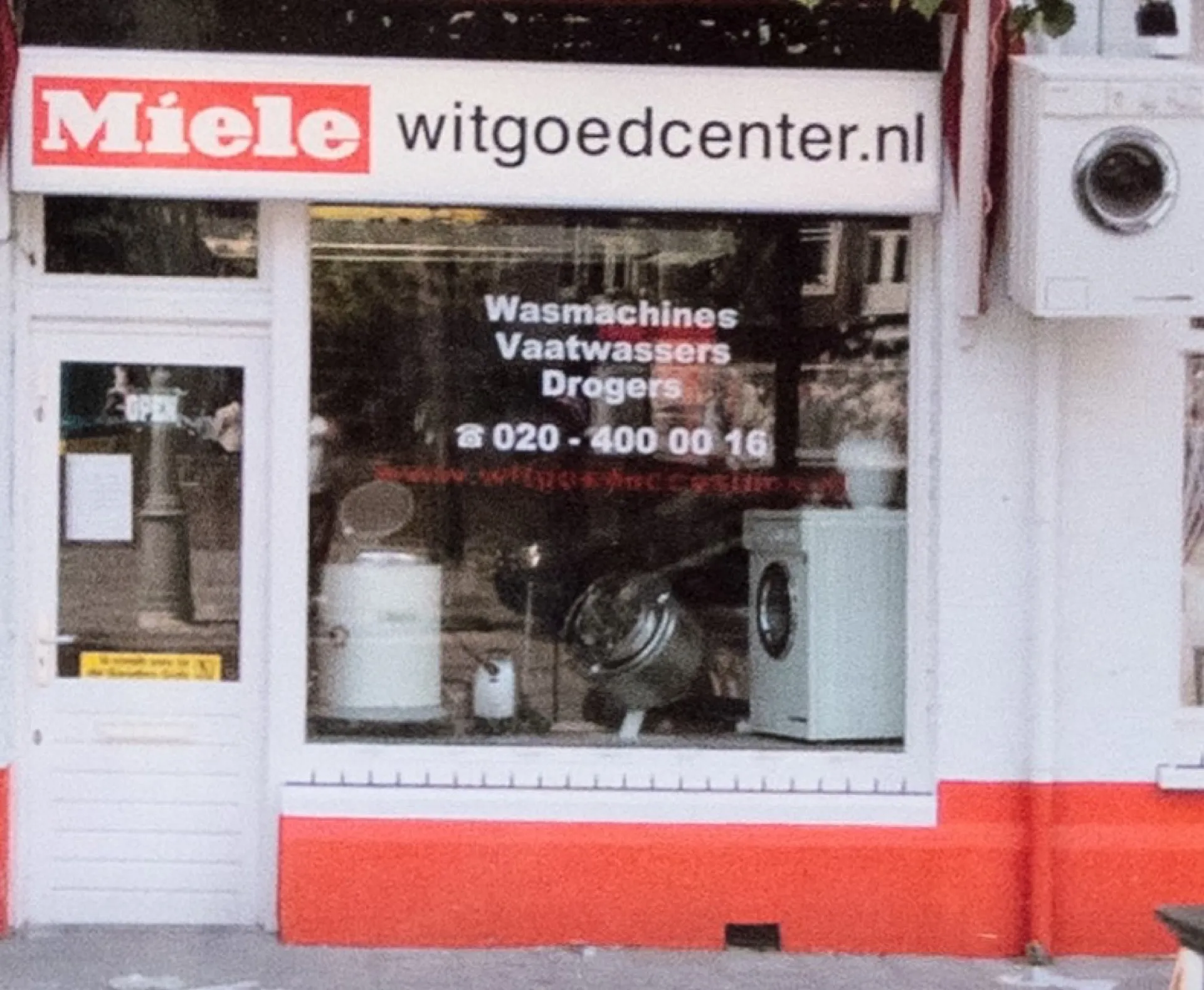 Wasmachine aan gevel